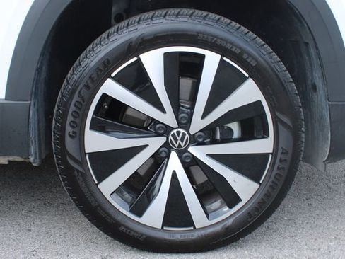 Used 2024 Volkswagen Taos SE FWD image 38