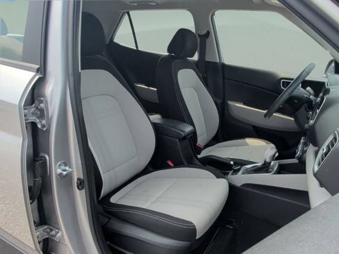 Used 2024 Hyundai Venue SEL FWD image 42