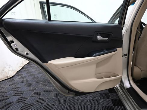 Used 2014 Toyota Camry LE image 29