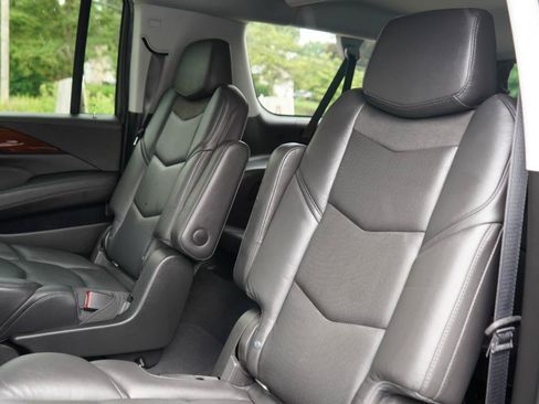 Used 2019 Cadillac Escalade ESV Luxury AWD/4WD image 49