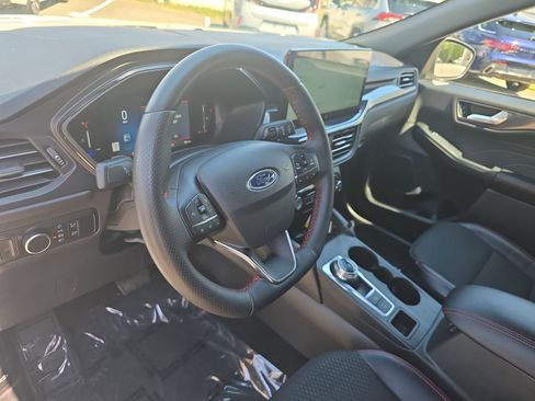 Used 2025 Ford Escape ST-Line w/ Tech Pack #1 FWD image 16