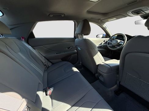 Certified 2025 Hyundai Elantra SEL image 25