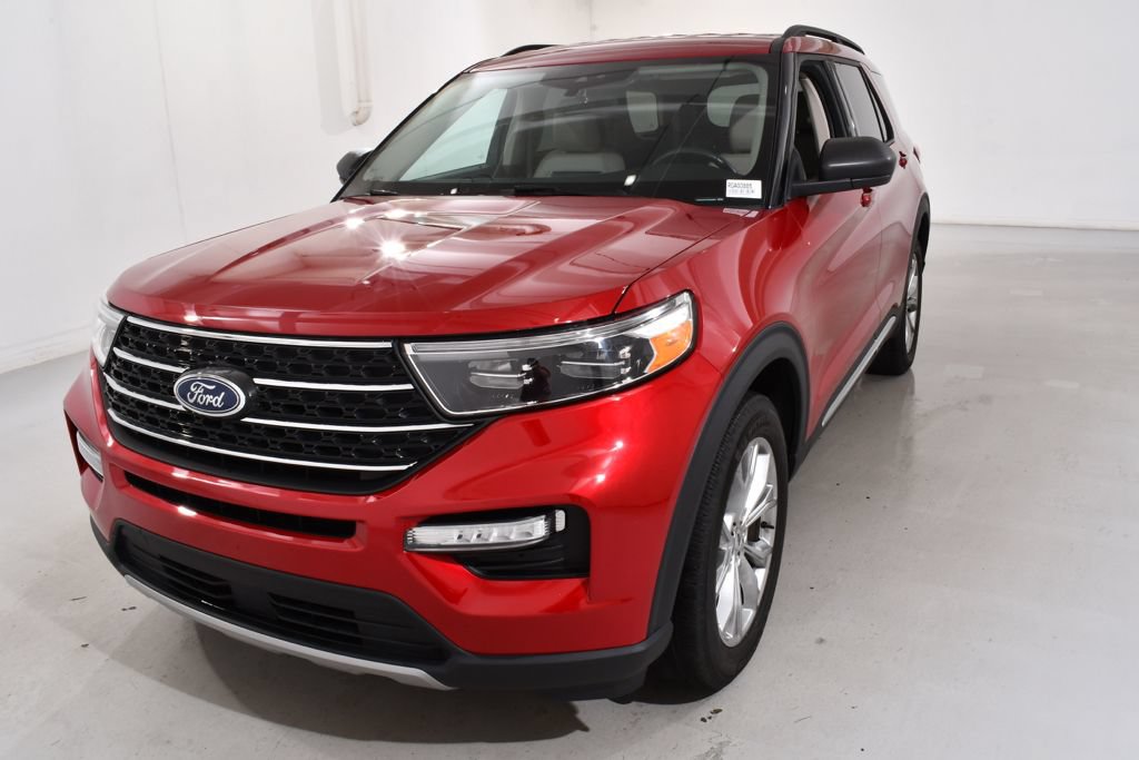 Used 2024 Ford Explorer XLT w/ Equipment Group 202A AWD/4WD image 2