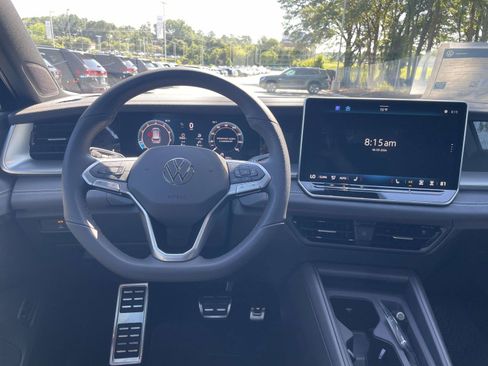 New 2026 Volkswagen Tiguan SE R-Line FWD image 13