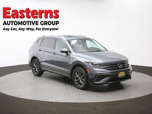 Used 2022 Volkswagen Tiguan SE w/ Panoramic Sunroof Package image 50