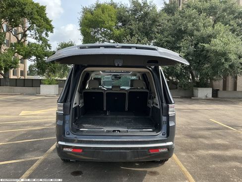 Used 2023 Jeep Grand Wagoneer Series II w/ Flexible Seating Group AWD/4WD image 8