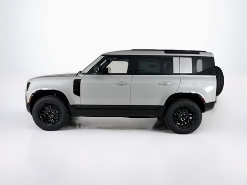 Used 2026 Land Rover Defender 110 X-Dynamic SE AWD/4WD image 2