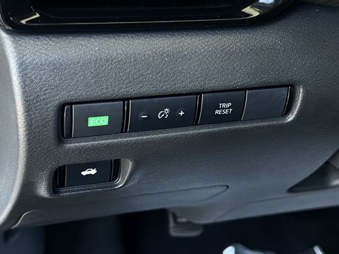 Used 2025 Nissan Sentra SV FWD image 13
