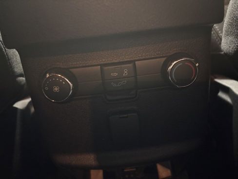 Used 2016 Ford Explorer XLT image 47