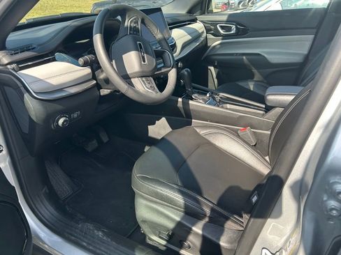 Used 2025 Jeep Compass Limited AWD/4WD image 11