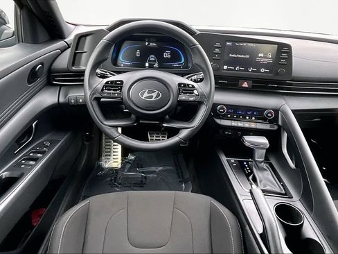 Used 2025 Hyundai Elantra Sport image 5