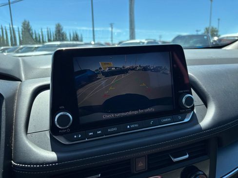 Used 2025 Nissan Rogue SV FWD image 25