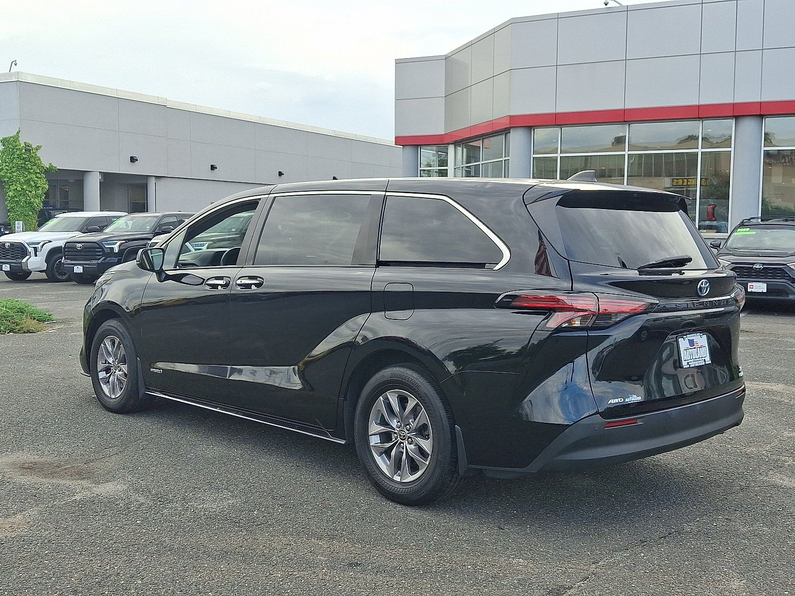 Used 2021 Toyota Sienna XLE AWD/4WD image 5