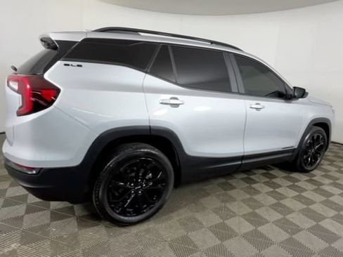 Used 2022 GMC Terrain SLE w/ Driver Convenience Package FWD image 4