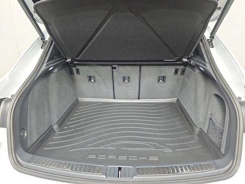 Certified 2025 Porsche Macan AWD/4WD image 25