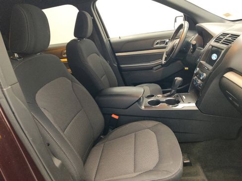 Used 2018 Ford Explorer XLT w/ Equipment Group 201A FWD image 21