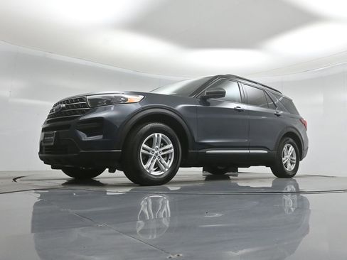 Certified 2023 Ford Explorer XLT RWD image 43