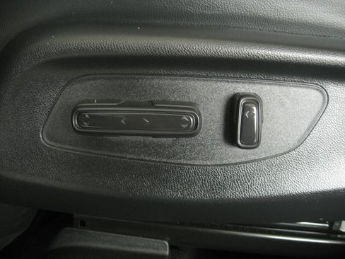 Used 2023 Honda HR-V EX-L image 13