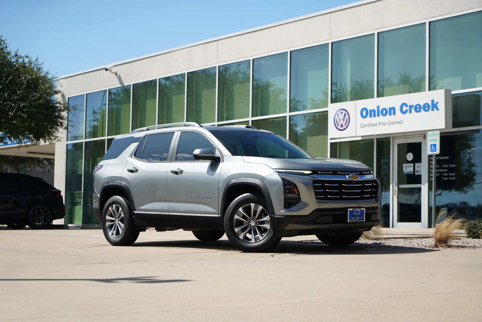 Used 2025 Chevrolet Equinox LT w/ Convenience Package II FWD image 1