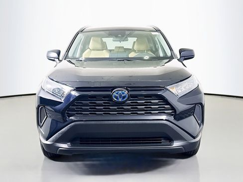 Used 2020 Toyota RAV4 LE image 2
