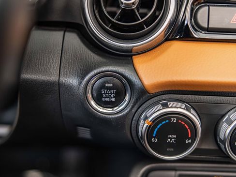 Used 2018 FIAT 124 Spider Lusso w/ Convenience Group RWD image 26