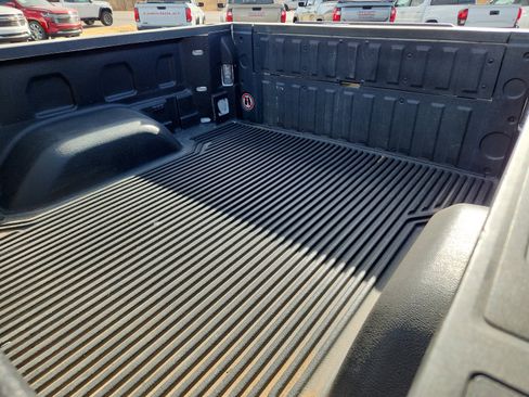 Used 2024 GMC Sierra 1500 SLT image 8