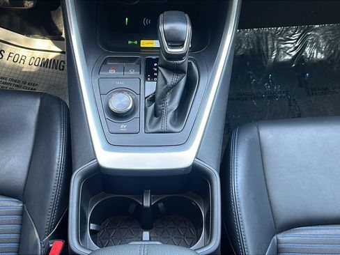 Used 2022 Toyota RAV4 XSE AWD/4WD image 16