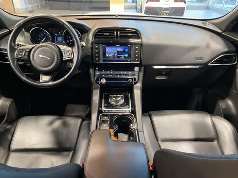 Used 2017 Jaguar F-PACE Premium image 14