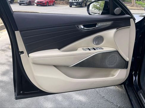 Used 2019 Kia K900 Luxury w/ VIP Package image 23