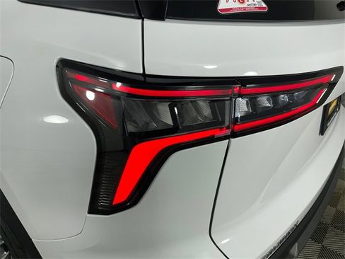 New 2026 Chevrolet Equinox LT image 17