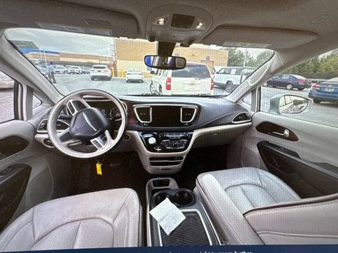 Used 2020 Chrysler Pacifica Limited FWD image 11