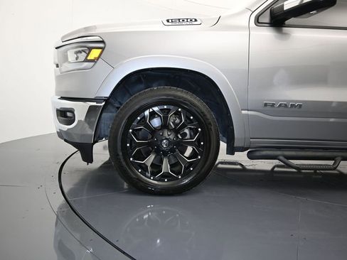 Used 2019 RAM 1500 Laramie AWD/4WD image 9