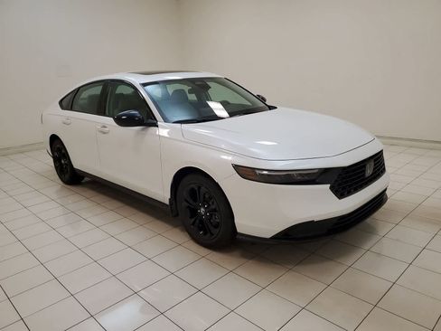 Used 2025 Honda Accord SE image 25
