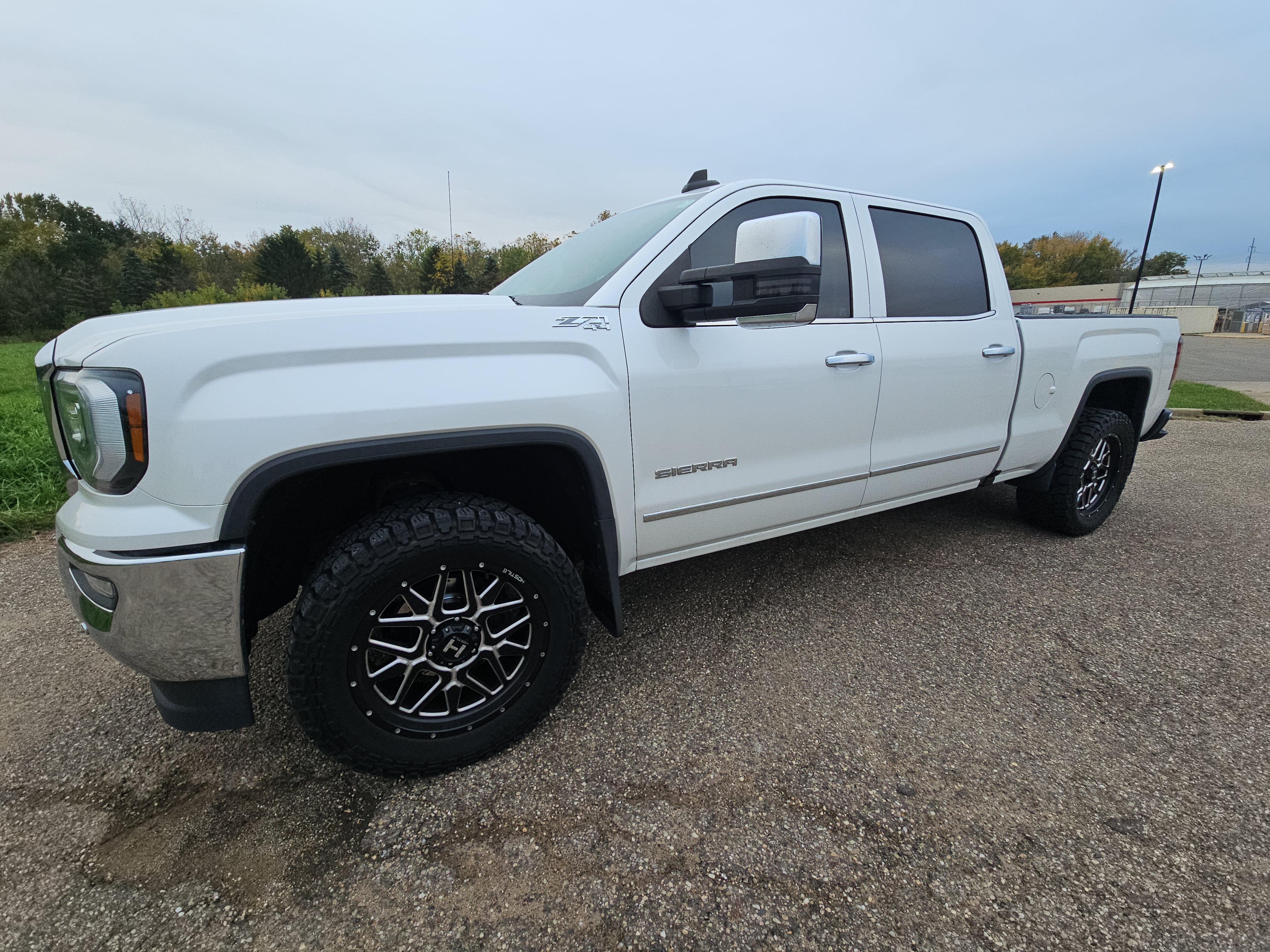 Used 2018 GMC Sierra 1500 SLT AWD/4WD image 9