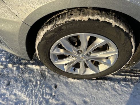 Used 2023 Chevrolet Malibu LT image 2