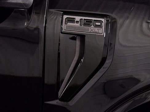 Used 2023 Ford F150 XLT w/ XLT Black Appearance Package image 10