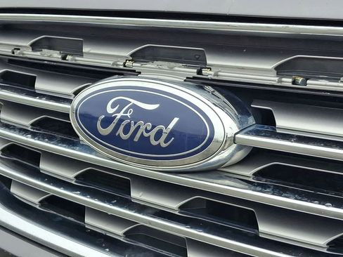 Used 2021 Ford Edge Titanium image 28