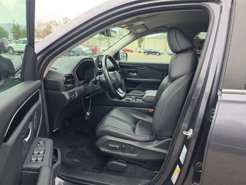 Used 2025 Honda Pilot EX-L image 6
