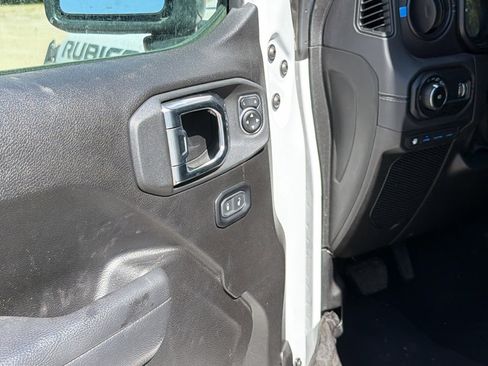 Used 2025 Jeep Wrangler Unlimited Rubicon 4xe w/ Convenience Group AWD/4WD image 15