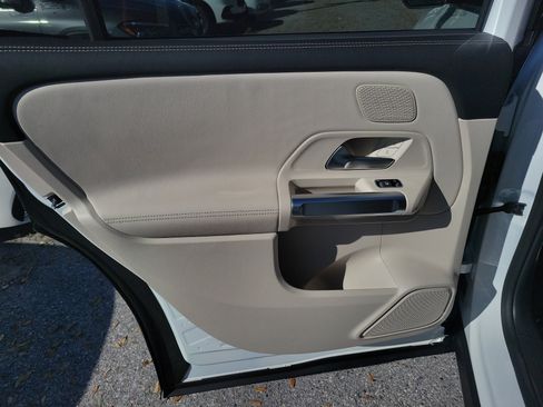 Certified 2025 Mercedes-Benz GLB 250 image 10