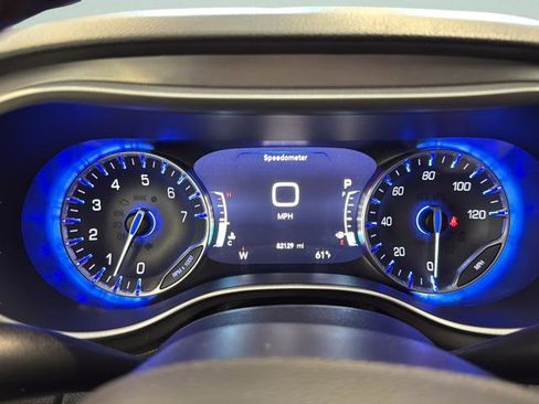 Used 2020 Chrysler Pacifica Touring-L w/ Advanced Safetytec Group FWD image 28