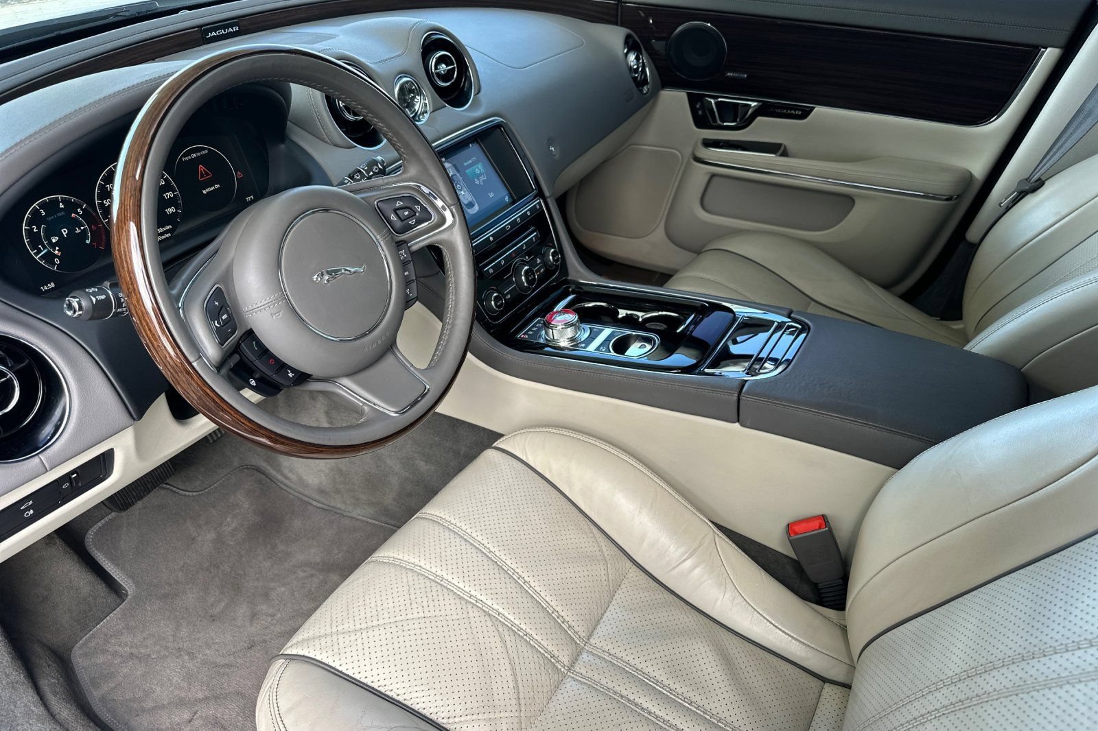 Used 2016 Jaguar XJ R-Sport RWD image 11
