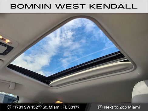 Used 2024 Toyota Sienna Limited image 26