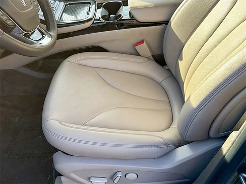 Used 2023 Lincoln Nautilus AWD image 16