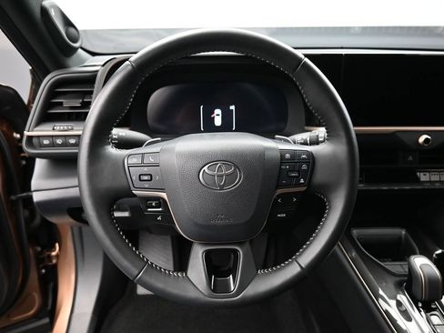 Certified 2025 Toyota Crown Signia image 20