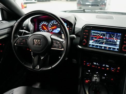 Used 2020 Nissan GT-R Premium image 11