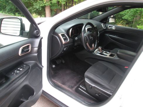 Used 2016 Jeep Grand Cherokee Laredo w/ Quick Order Package 23E AWD/4WD image 13