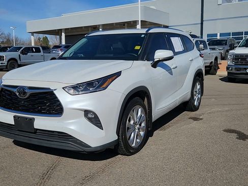 Used 2022 Toyota Highlander Limited image 5