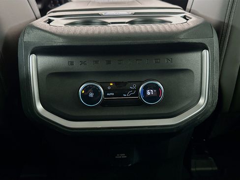 Used 2025 Ford Expedition Active image 28