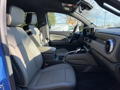 Used 2025 Chevrolet Colorado ZR2 w/ Technology Package image 32